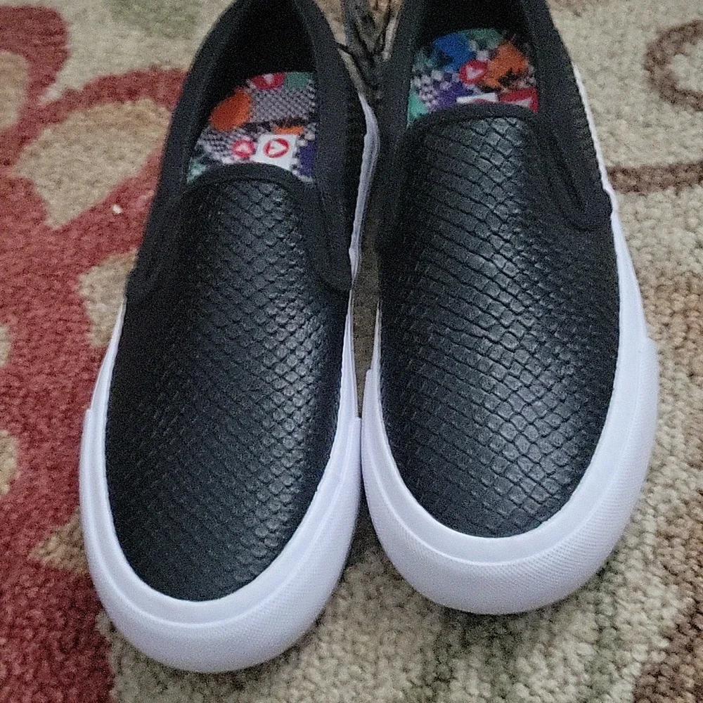 Boys Airwalk shoes size 6